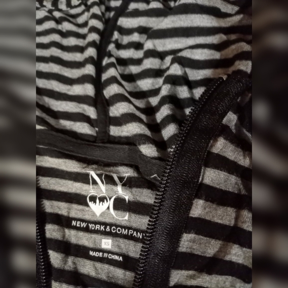 NEW YORK & COMPANY Hoodie - Picture 2 of 2